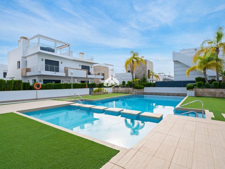Villa for Sale in Ciudad Quesada Rojales - Ciudad Quesada, Alicante 2