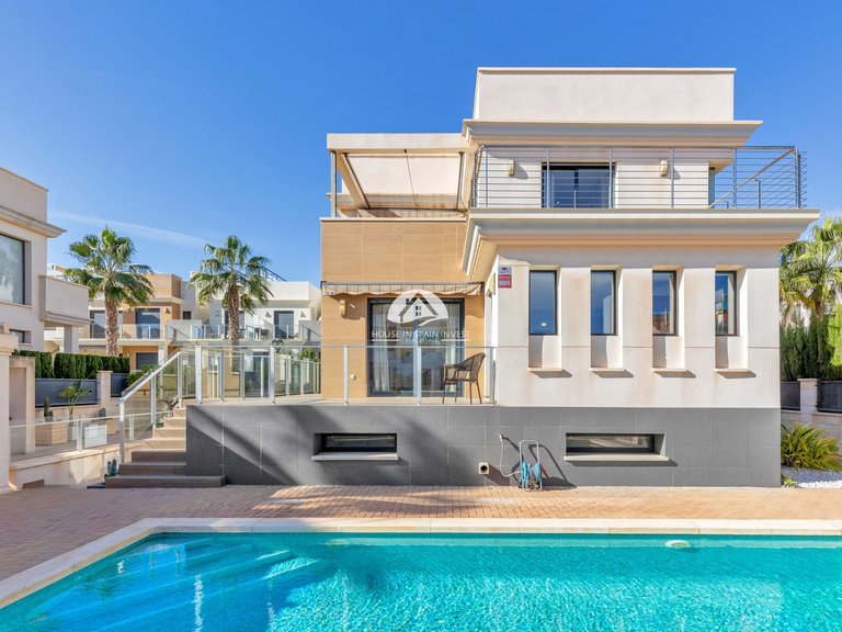 Villa for Sale in La Zenia Orihuela Costa, Alicante 1