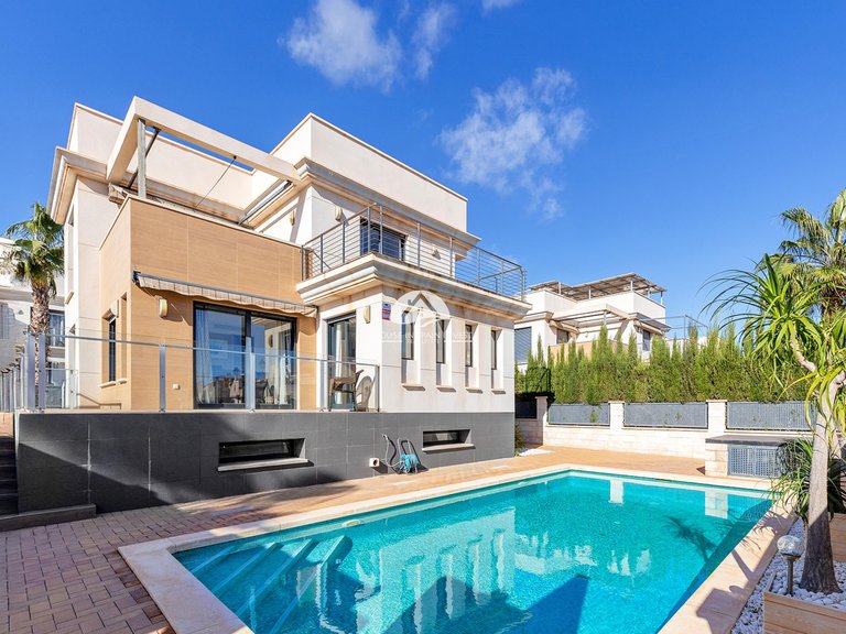 Villa for Sale in La Zenia Orihuela Costa, Alicante 2