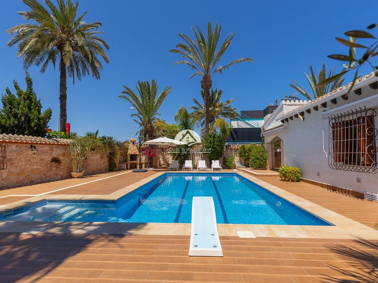 Villa for Sale in Punta Prima Orihuela Costa, Alicante 1