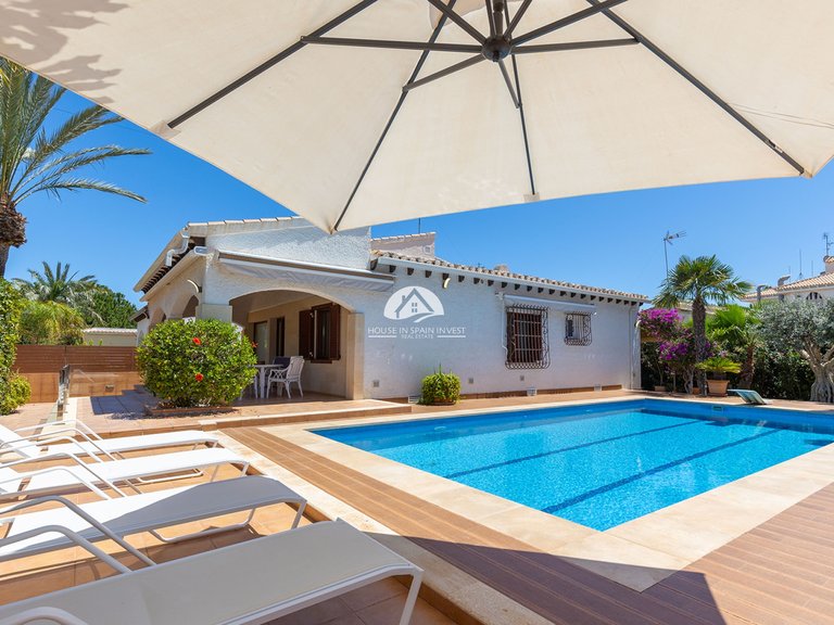 Villa for Sale in Punta Prima Orihuela Costa, Alicante 4
