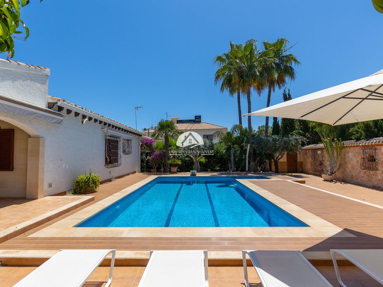 Villa for Sale in Punta Prima Orihuela Costa, Alicante 5