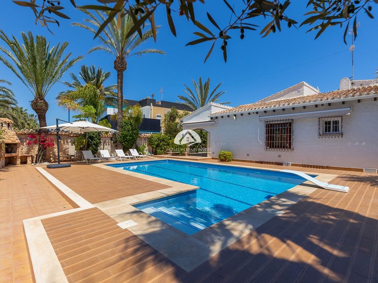 Villa for Sale in Punta Prima Orihuela Costa, Alicante 11