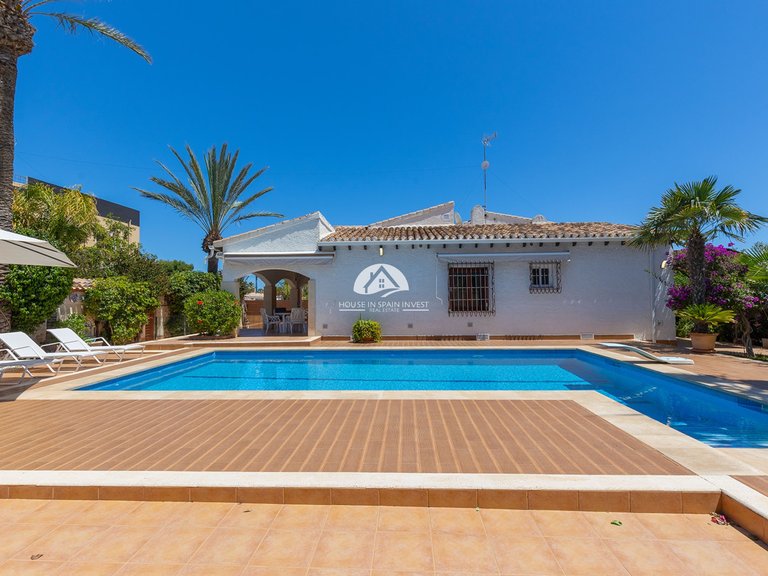 Villa for Sale in Punta Prima Orihuela Costa, Alicante 12
