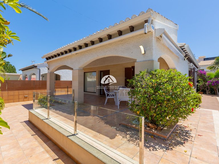 Villa for Sale in Punta Prima Orihuela Costa, Alicante 17