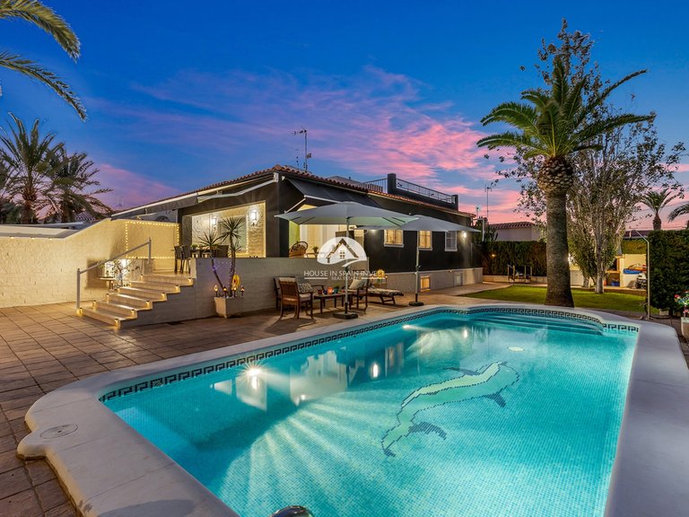 Villa for Sale in Punta Prima Torrevieja, Alicante 1