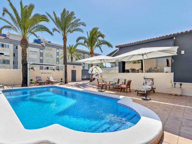Villa for Sale in Punta Prima Torrevieja, Alicante 4