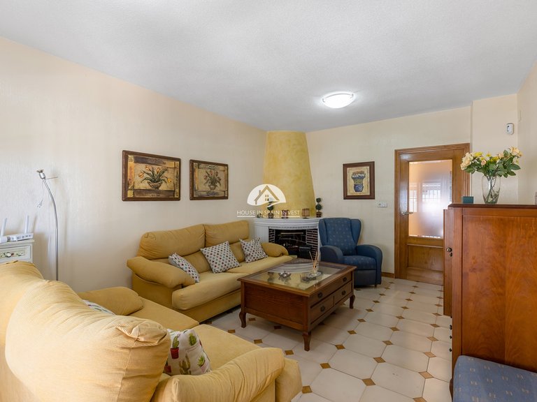 Villa for Sale in Punta Prima Torrevieja, Alicante 9