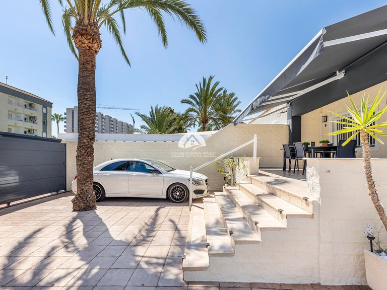 Villa for Sale in Punta Prima Torrevieja, Alicante 21