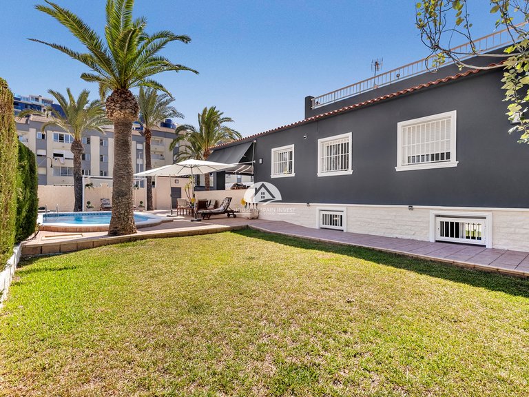 Villa for Sale in Punta Prima Torrevieja, Alicante 23