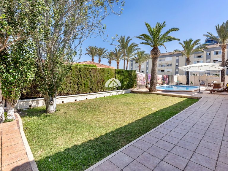 Villa for Sale in Punta Prima Torrevieja, Alicante 25