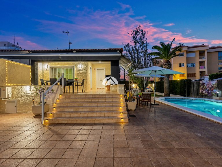Villa for Sale in Punta Prima Torrevieja, Alicante 31