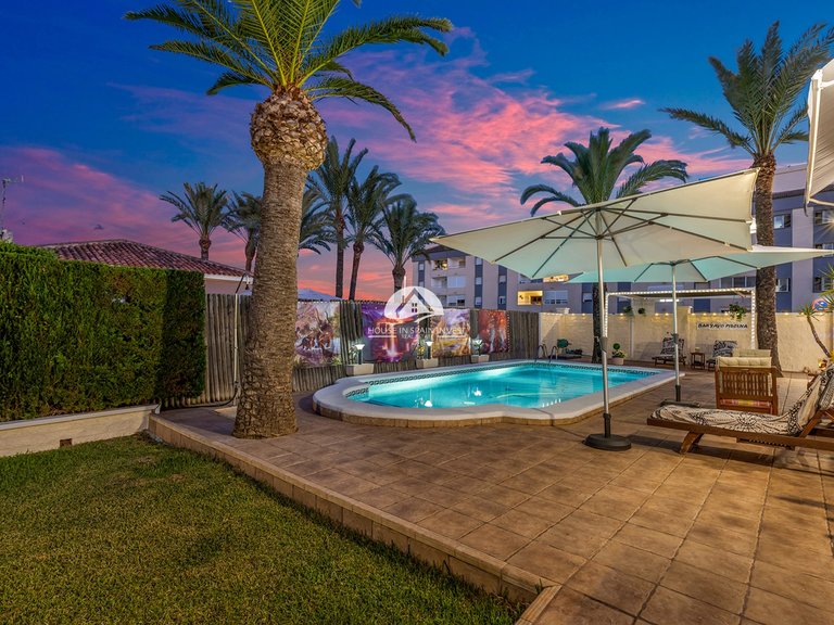 Villa for Sale in Punta Prima Torrevieja, Alicante 35