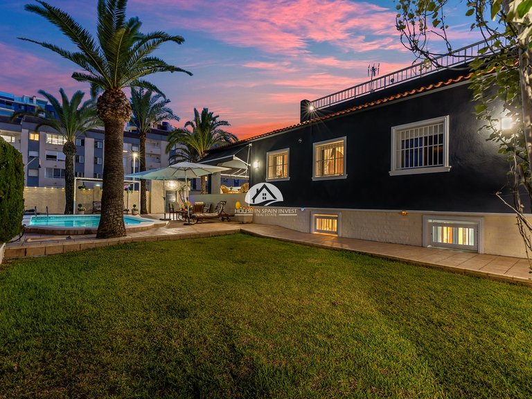 Villa for Sale in Punta Prima Torrevieja, Alicante 36