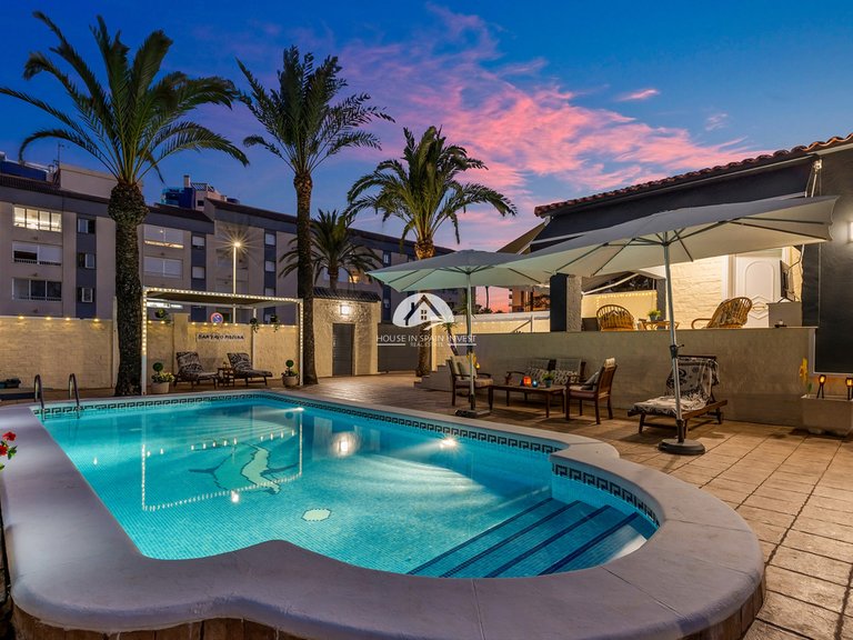 Villa for Sale in Punta Prima Torrevieja, Alicante 37