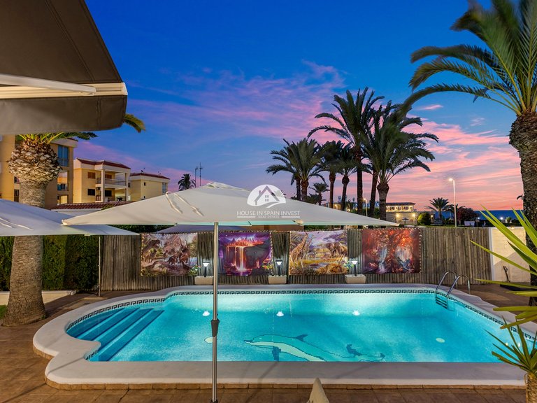 Villa for Sale in Punta Prima Torrevieja, Alicante 39