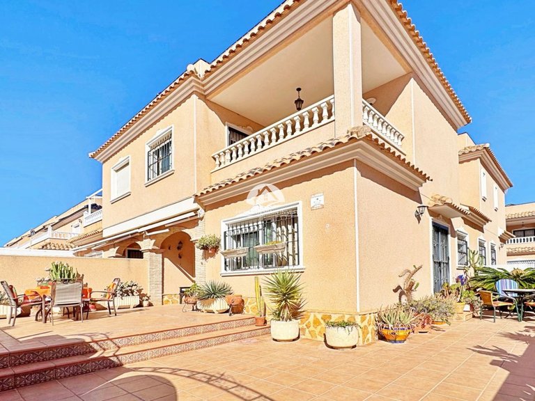 Town House for Sale in Villamartín - Las Filipinas Orihuela Costa, Alicante 1