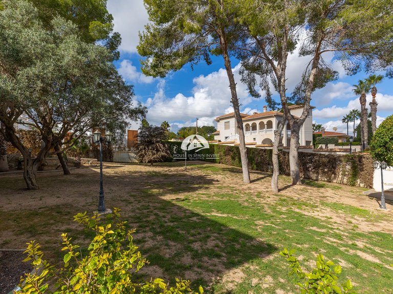Villa for Sale in Villamartín - Las Filipinas Orihuela Costa, Alicante 14