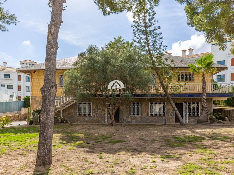 Villa for Sale in Villamartín - Las Filipinas Orihuela Costa, Alicante 49