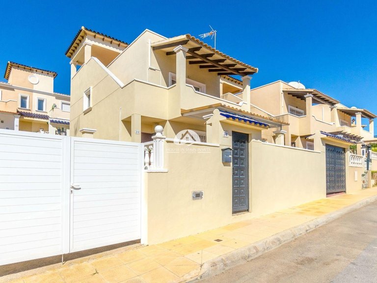 Villa for Sale in Villamartín - Las Filipinas Orihuela Costa, Alicante 1