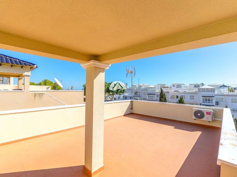 Villa for Sale in Villamartín - Las Filipinas Orihuela Costa, Alicante 22