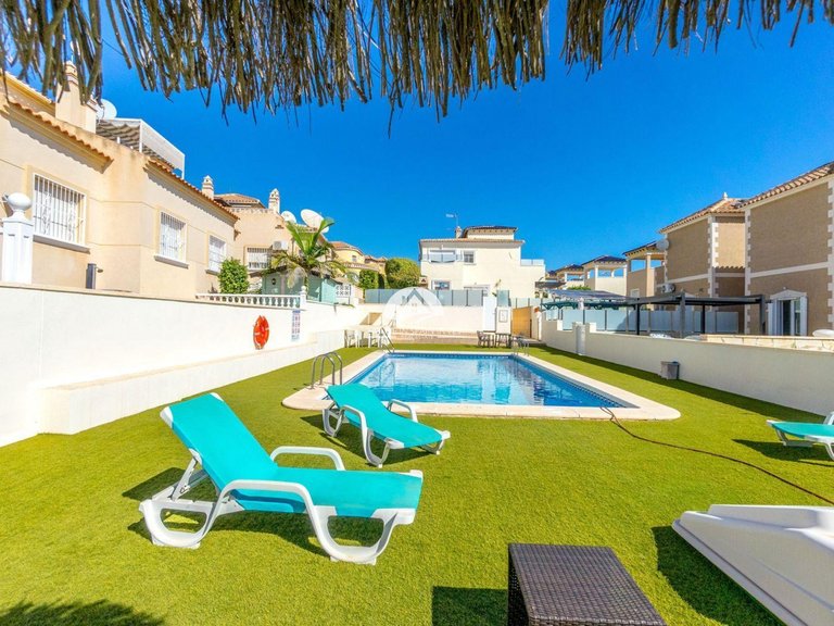 Villa for Sale in Villamartín - Las Filipinas Orihuela Costa, Alicante 28