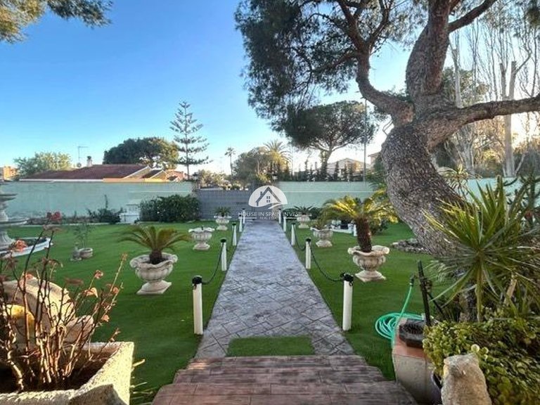 Villa for Sale in Dehesa de campoamor Orihuela Costa, Alicante 6