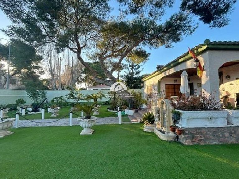 Villa for Sale in Dehesa de campoamor Orihuela Costa, Alicante 1