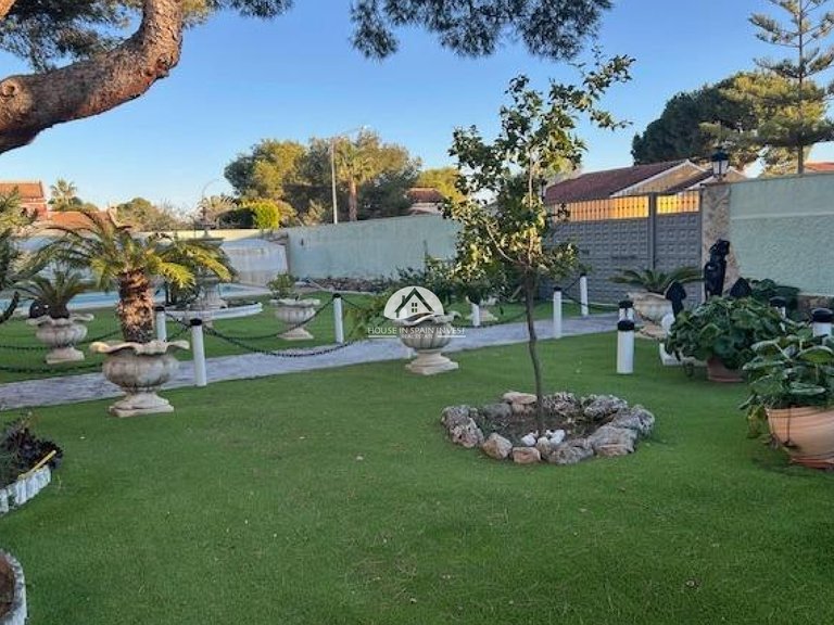 Villa for Sale in Dehesa de campoamor Orihuela Costa, Alicante 25