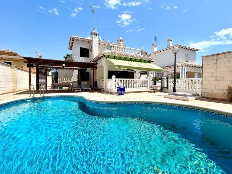 Villa for Sale in La Zenia Orihuela Costa, Alicante 1