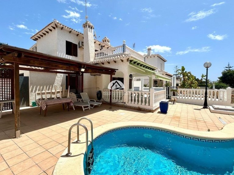 Villa for Sale in La Zenia Orihuela Costa, Alicante 3