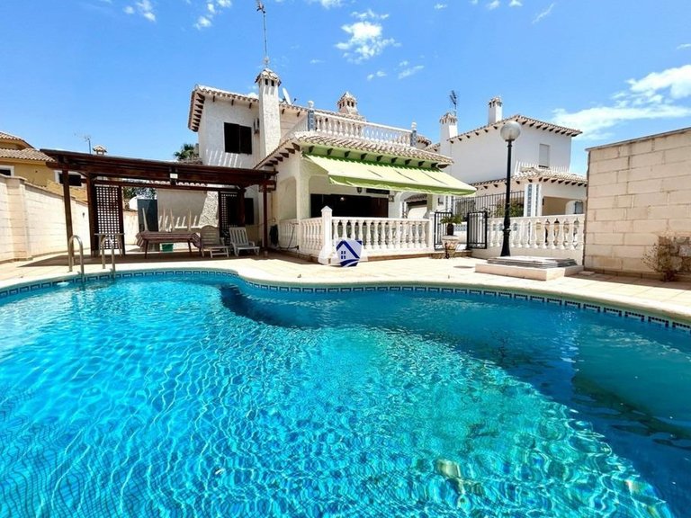 Villa for Sale in La Zenia Orihuela Costa, Alicante 19