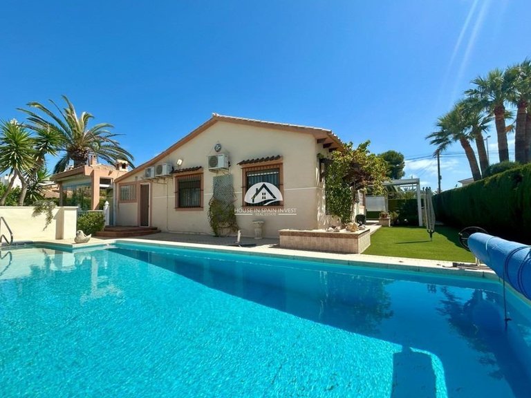 Villa for Sale in Cabo Roig - La Regia Orihuela Costa, Alicante 2