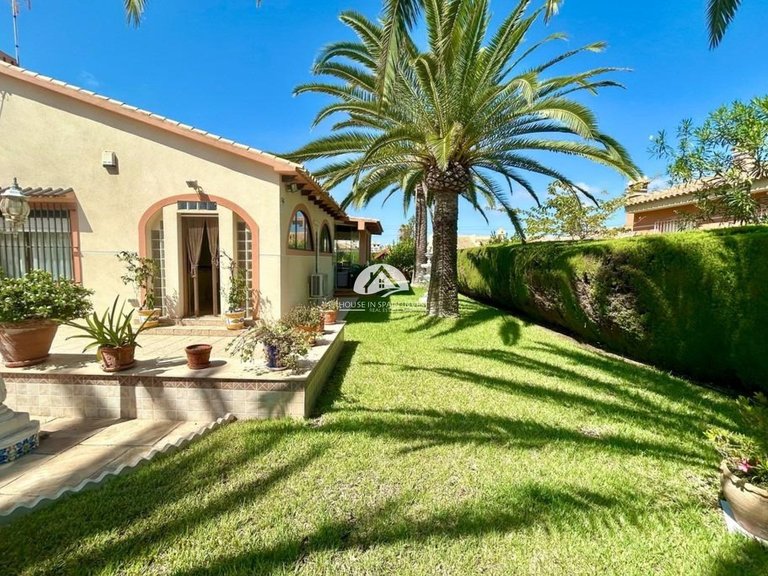 Villa for Sale in Cabo Roig - La Regia Orihuela Costa, Alicante 4