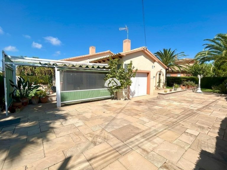 Villa for Sale in Cabo Roig - La Regia Orihuela Costa, Alicante 5