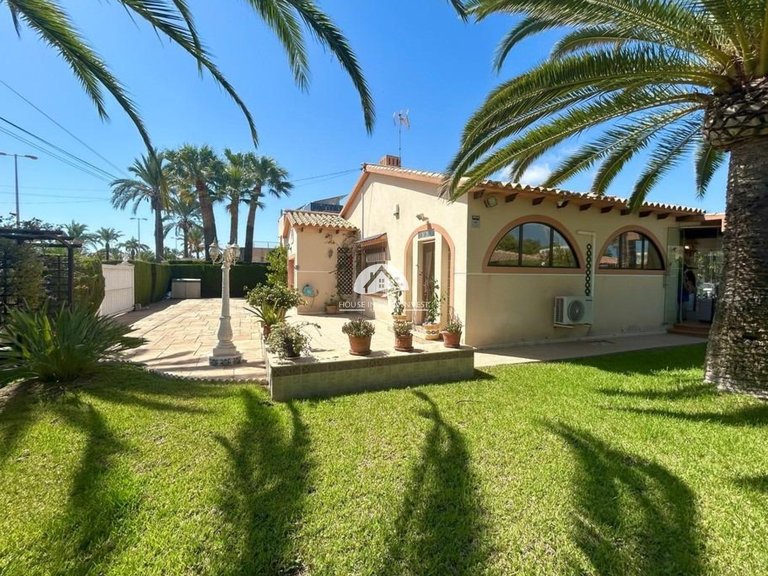 Villa for Sale in Cabo Roig - La Regia Orihuela Costa, Alicante 9
