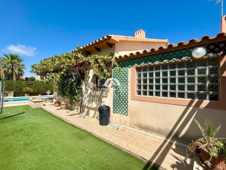Villa for Sale in Cabo Roig - La Regia Orihuela Costa, Alicante 13
