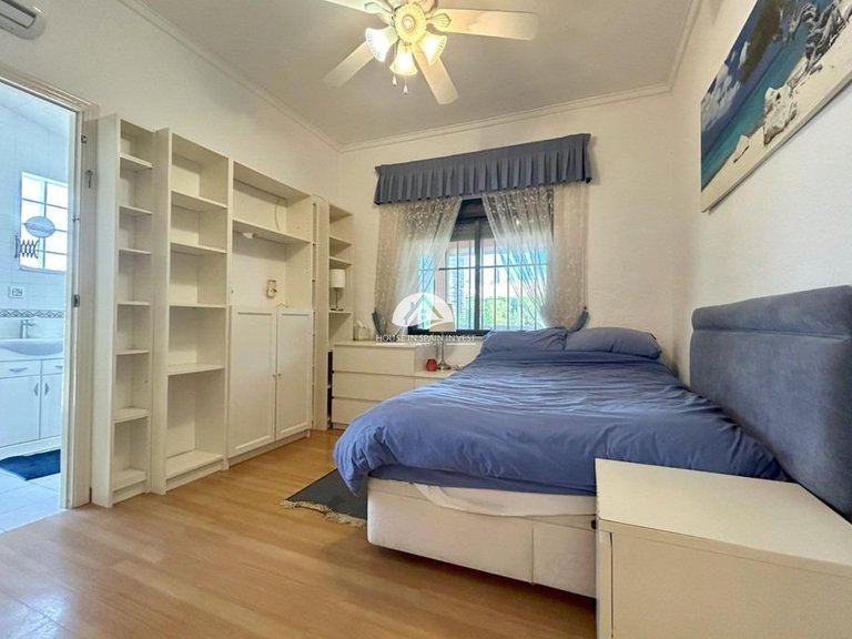 Villa for Sale in Cabo Roig - La Regia Orihuela Costa, Alicante 31