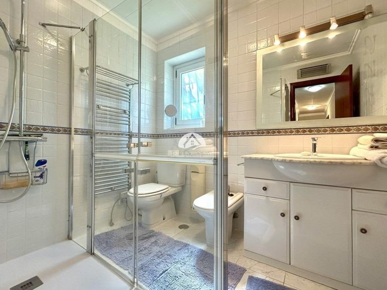 Villa for Sale in Cabo Roig - La Regia Orihuela Costa, Alicante 38