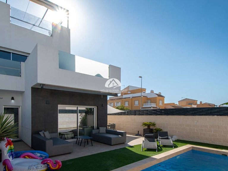 Villa for Sale in Ciudad Quesada Rojales - Ciudad Quesada, Alicante 1
