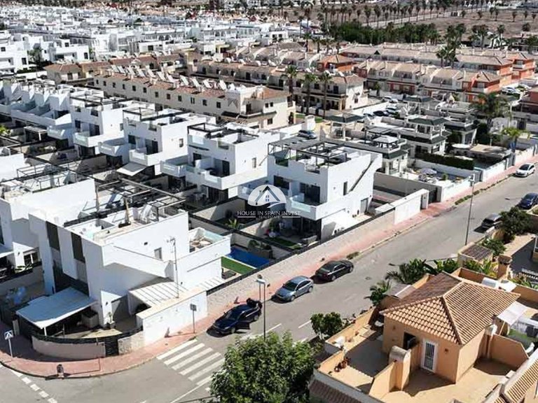 Villa for Sale in Ciudad Quesada Rojales - Ciudad Quesada, Alicante 25