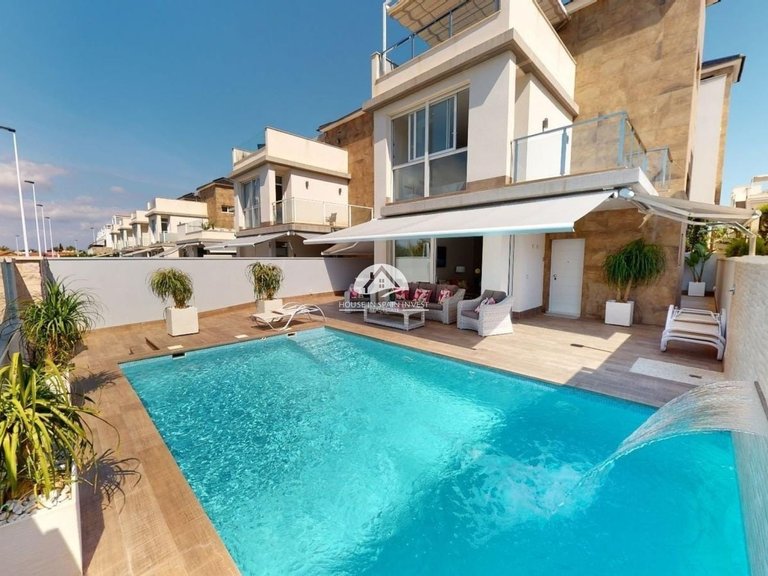 Villa for Sale in Torrevieja Torrevieja, Alicante 1