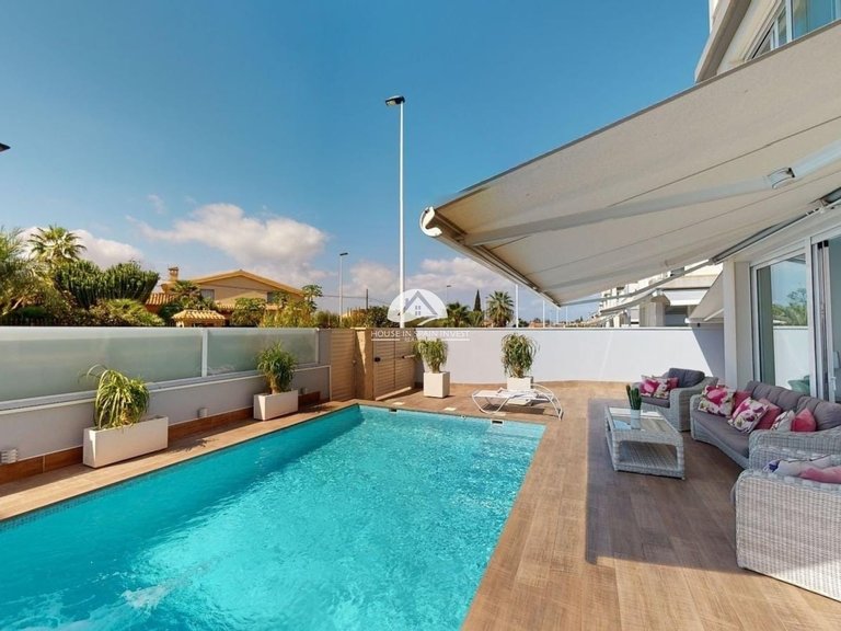 Villa for Sale in Torrevieja Torrevieja, Alicante 2