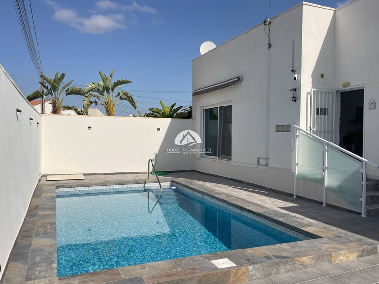 Villa for Sale in La Siesta - El Chaparral - San Luis Torrevieja, Alicante 1