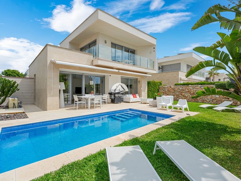 Villa for Sale in Vistabella Jacarilla, Alicante 2