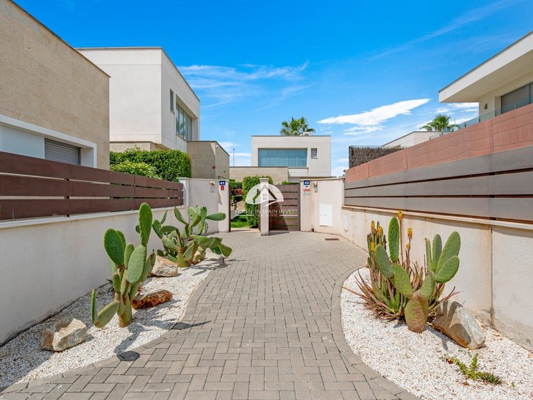 Villa for Sale in Vistabella Jacarilla, Alicante 29