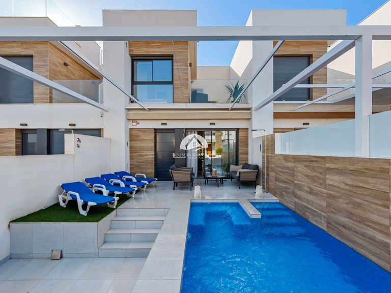 Villa for Sale in Ciudad Quesada Rojales - Ciudad Quesada, Alicante 1