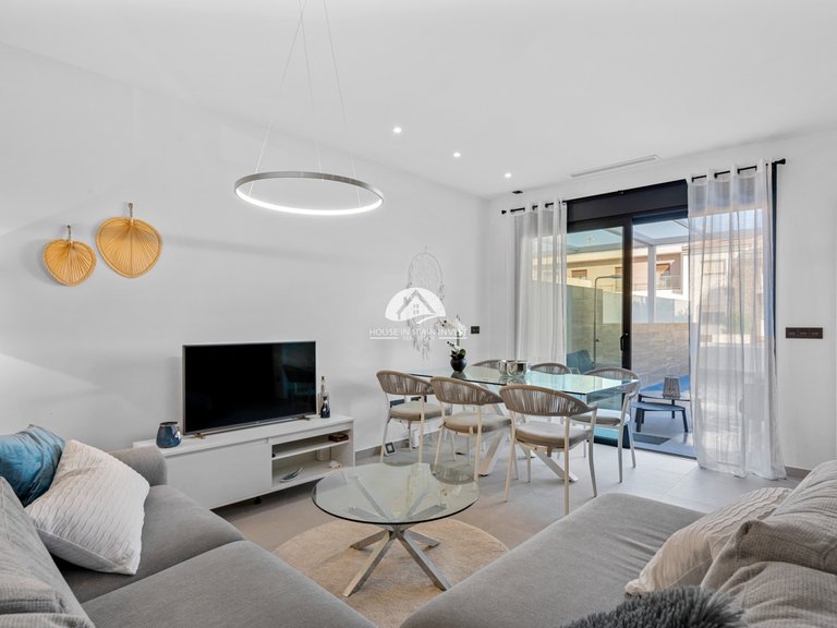 Villa for Sale in Ciudad Quesada Rojales - Ciudad Quesada, Alicante 2