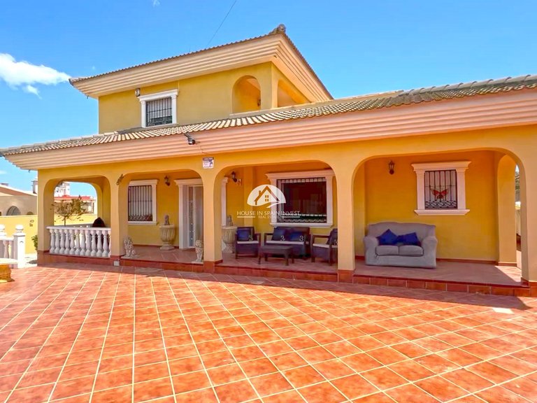 Villa for Sale in Los Balcones Torrevieja, Alicante 1