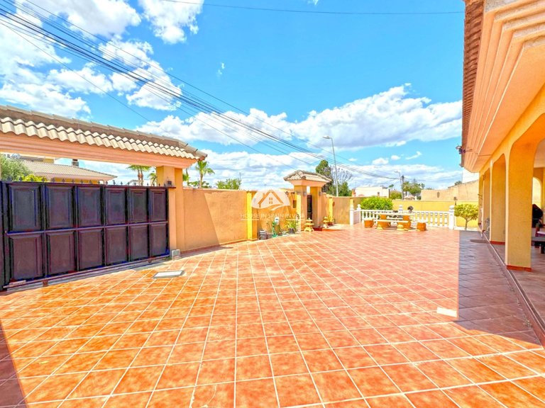 Villa for Sale in Los Balcones Torrevieja, Alicante 4